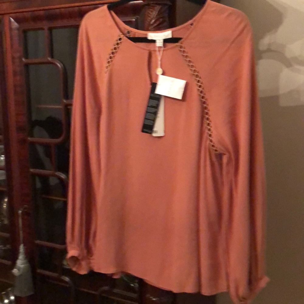 Shilla blouse. Mauve. Size S. NWT. 100% viscose.